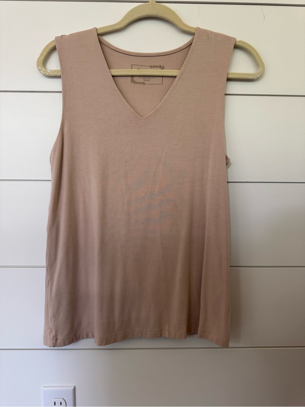 Cupio Sleeveless V-Neck Tank Top - Blush